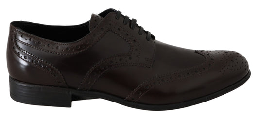 Elegantes zapatos planos Oxford de cuero marrón