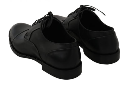 Elegantes zapatos de vestir formales de cuero negro