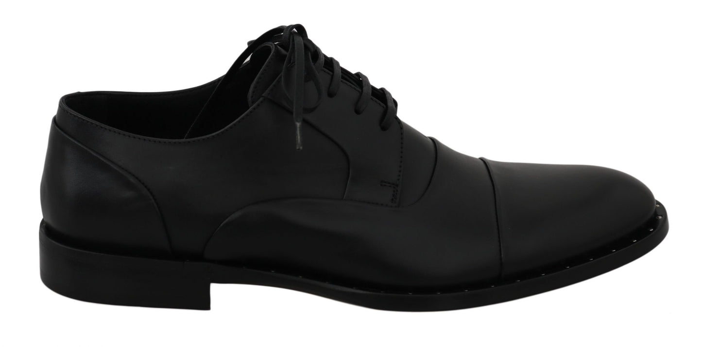 Elegantes zapatos de vestir formales de cuero negro