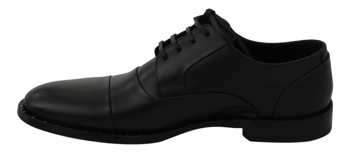 Elegantes zapatos de vestir formales de cuero negro