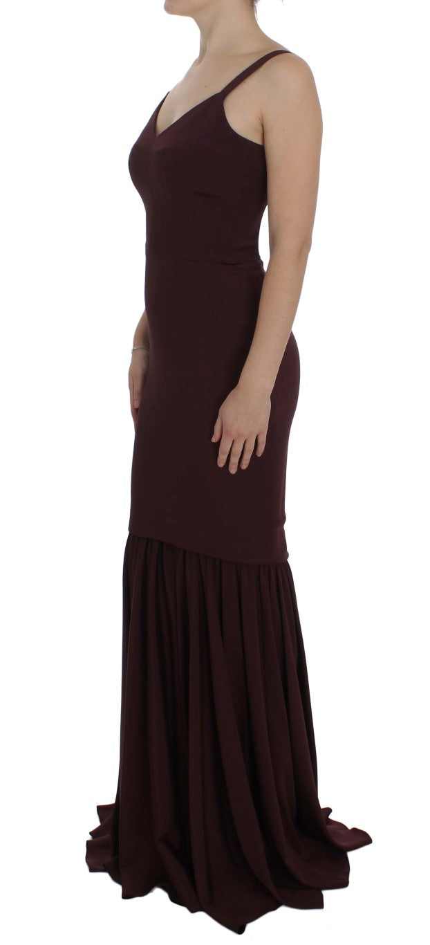 Elegante vestido tubo burdeos