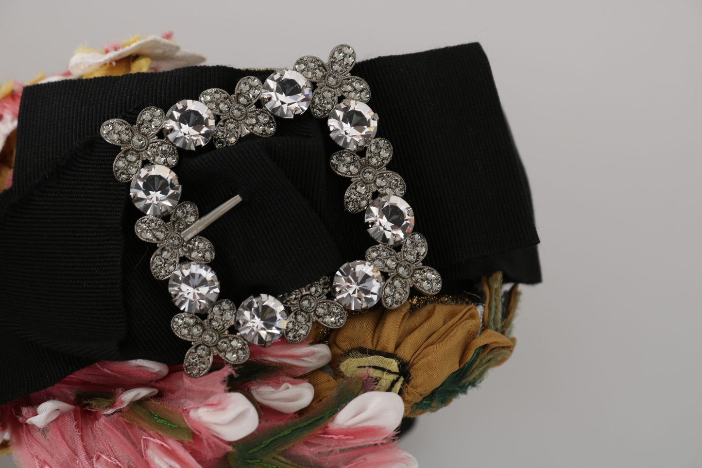 Elegante, met kristallen verfraaide hoofdband met bloemen