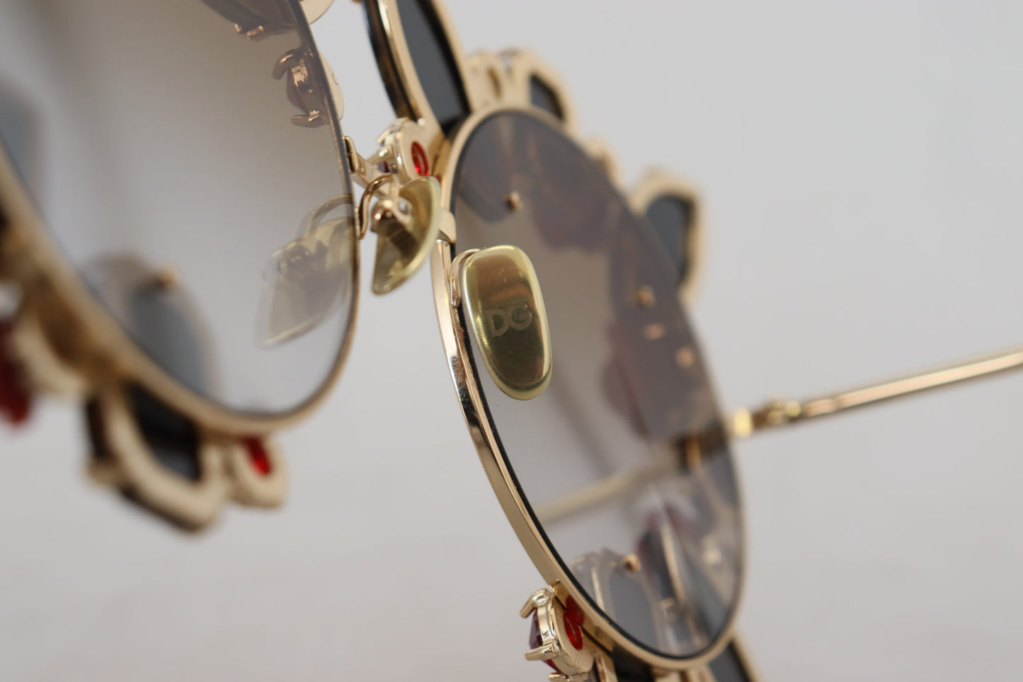 Elegant Round Rose-Embellished Sunglasses