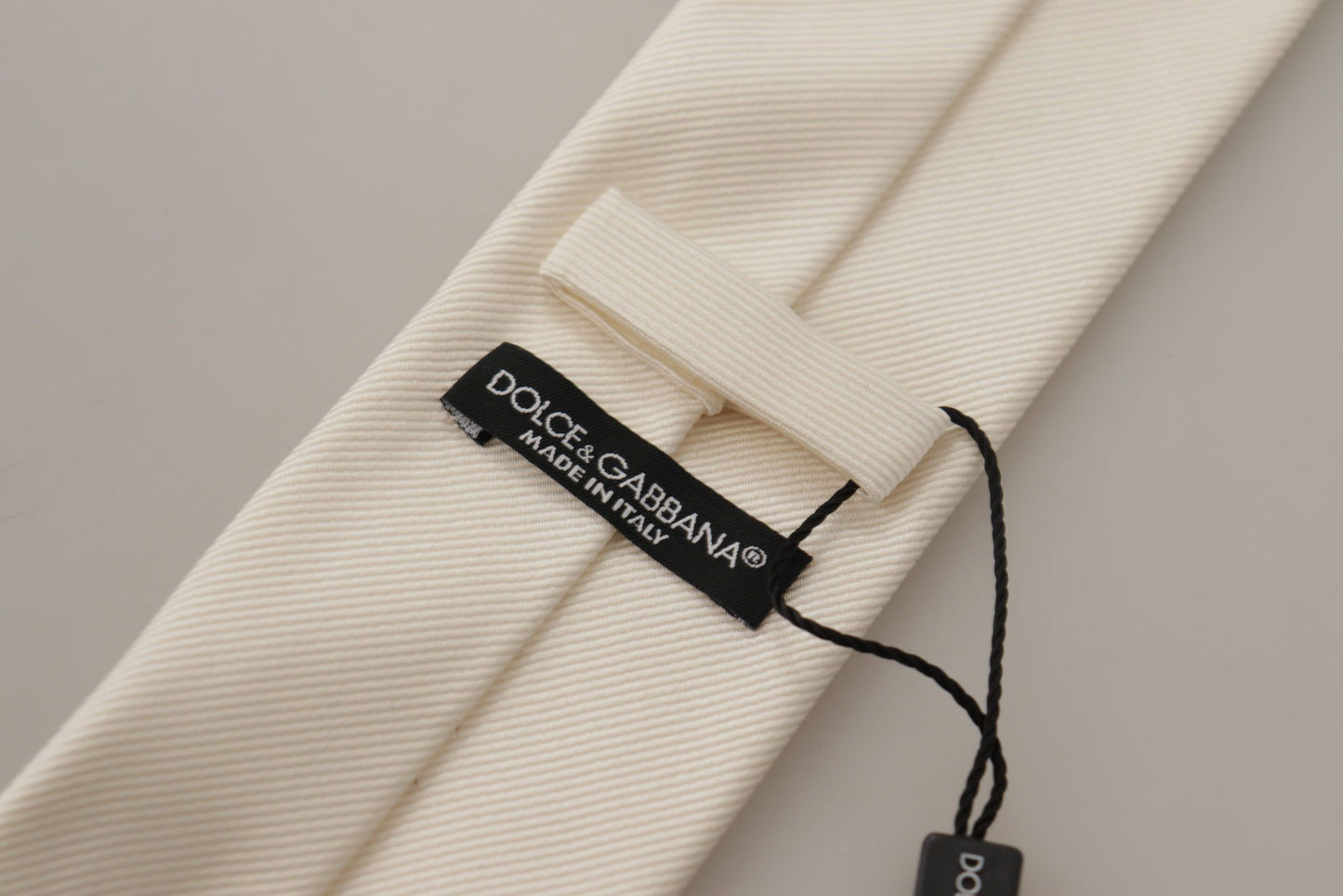 Corbata de hombre elegante de seda blanca