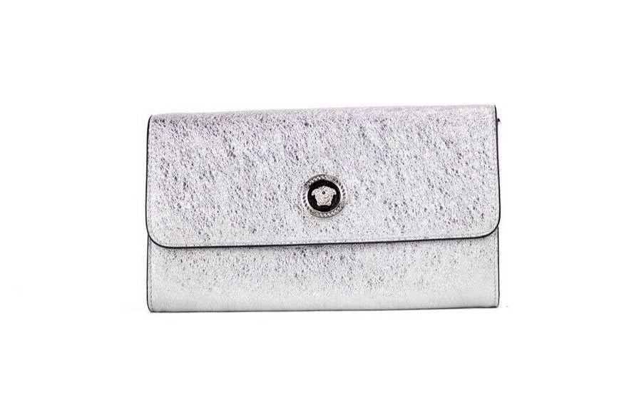 Kleine metallic zilveren lamsleren Medusa clutch crossbody portemonnee tas